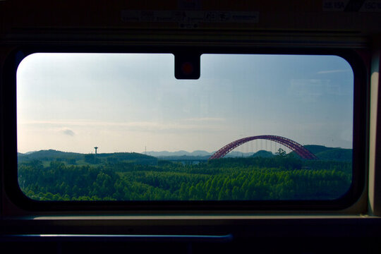廣西高鐵車窗外的風(fēng)景