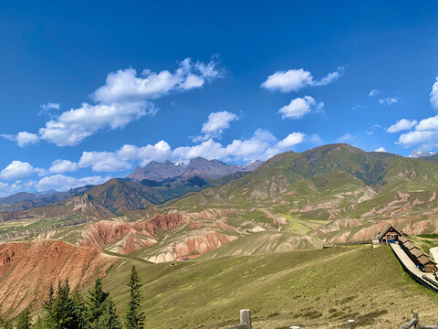 卓爾山