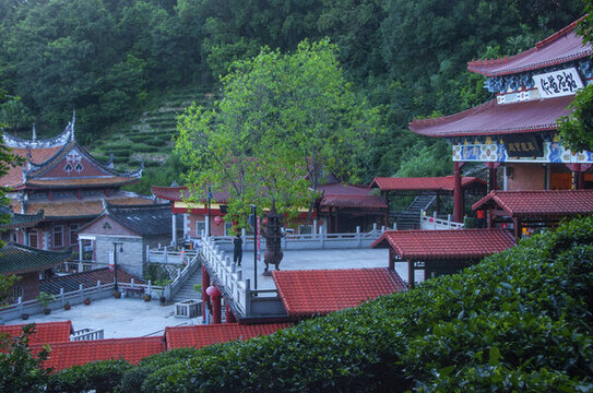 依山而建的寺院