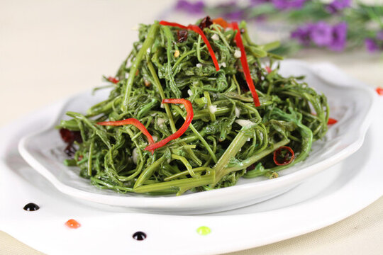 拌蕨菜