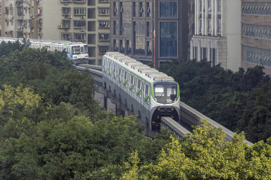 新舊兩列2號(hào)線輕軌列車