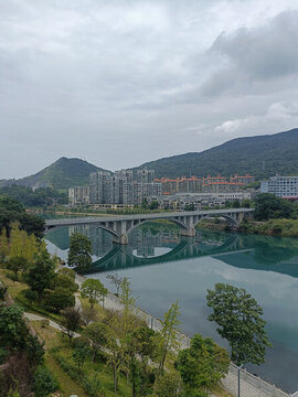東江灣大橋