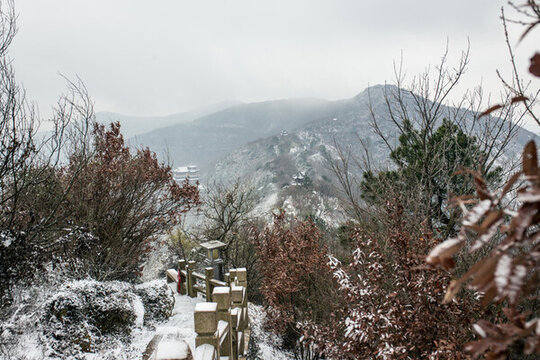 大陽(yáng)山雪景