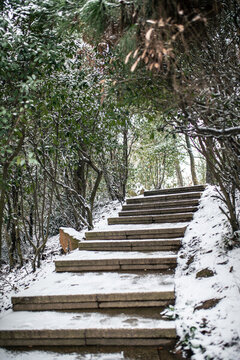 大陽(yáng)山秦余積雪