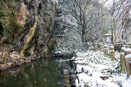 山林積雪