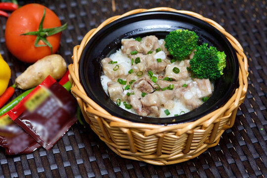 排骨煲仔飯