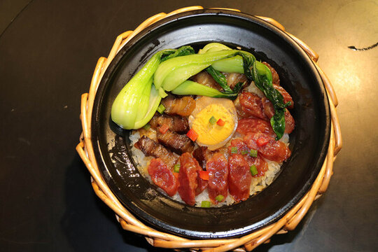 香腸煲仔飯