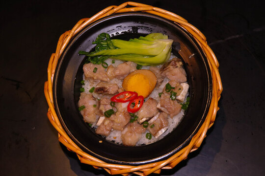排骨煲仔飯