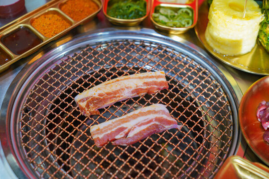 日式燒肉韓式烤肉肥牛美食