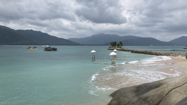 三亞碧綠海灘
