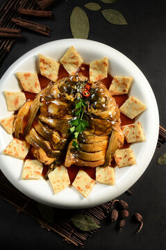 農(nóng)家燉魚(yú)頭配餅