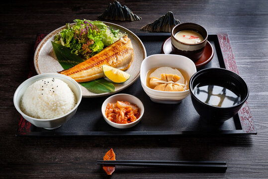 鹽烤鯖魚定食