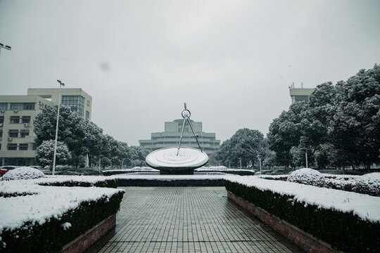 理工地標(biāo)雪景