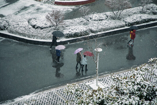 校園雪景俯拍