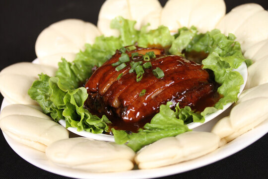扣肉夾饃
