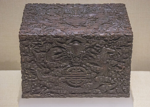 清乾隆云龍紫檀匣