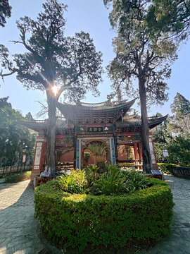 白族建筑公園亭子