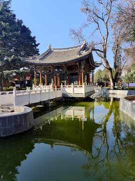 白族建筑公園亭子