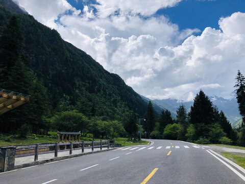 四姑娘山