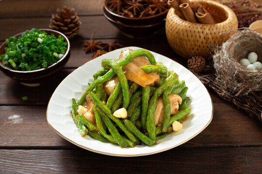 五花肉炒蕓豆