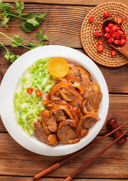 鹵肉飯