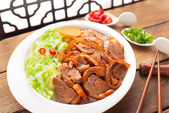 鹵肉飯