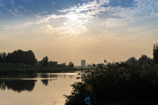 湖水夕陽