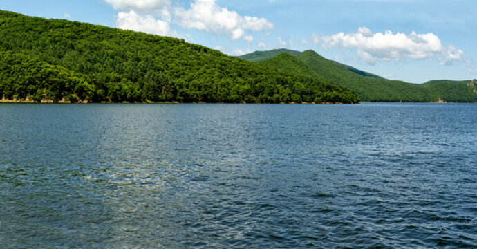 鏡泊湖