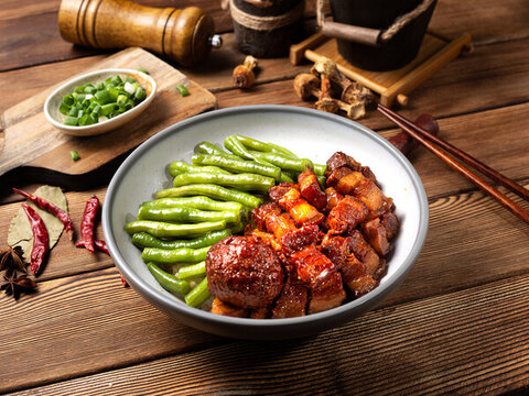 紅燒肉蓋飯