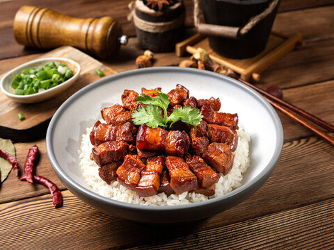紅燒肉蓋飯