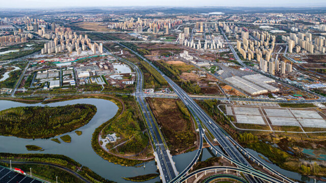 建設(shè)中的長(zhǎng)春南部新城立交橋