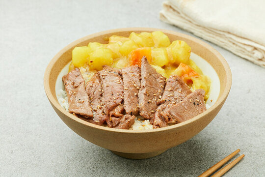 咖喱牛扒飯