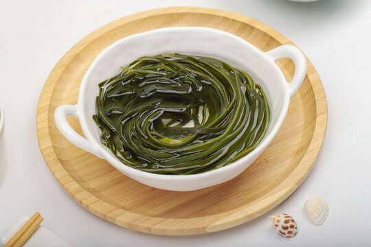 一碗泡在水里的海帶絲