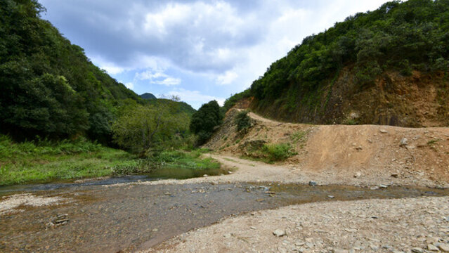 安寧黑風(fēng)山昆明十大山峰之一