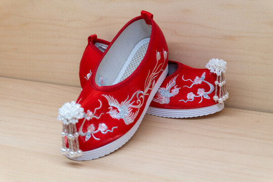 刺繡布鞋