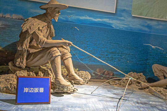 漁民岸邊扳罾