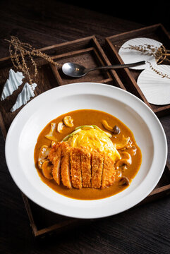 咖喱豬排蛋包飯
