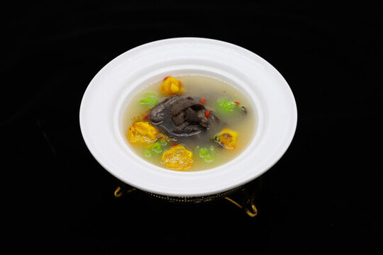 金茶花煨海參