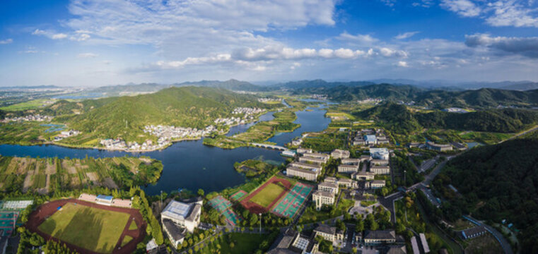 紹興上虞白馬湖畔春暉中學(xué)