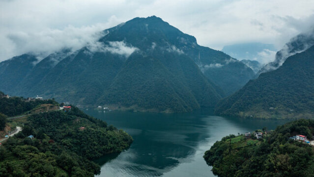 清江畫(huà)廊云霧山水風(fēng)光