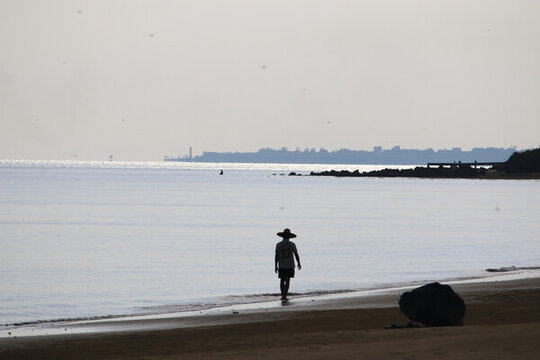 海邊人物剪影