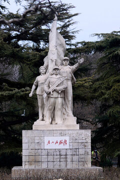 工農(nóng)兵雕塑