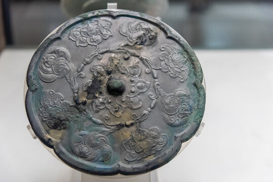 唐代團(tuán)花紋銅鏡