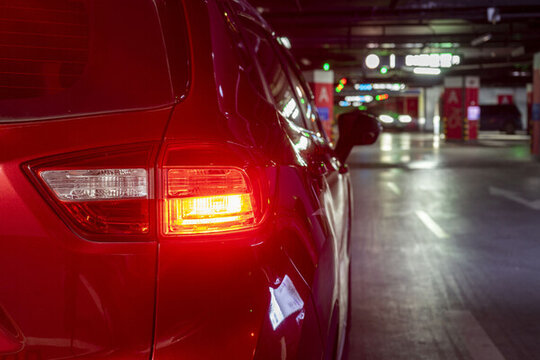汽車(chē)剎車(chē)燈點(diǎn)亮效果