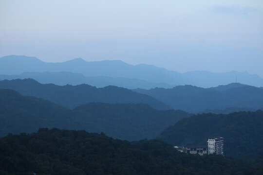 山脈群峰天地一線