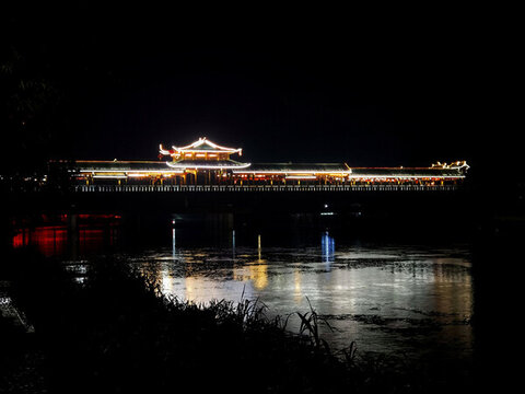 夜晚江上橋