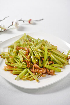 山芹炒肉絲