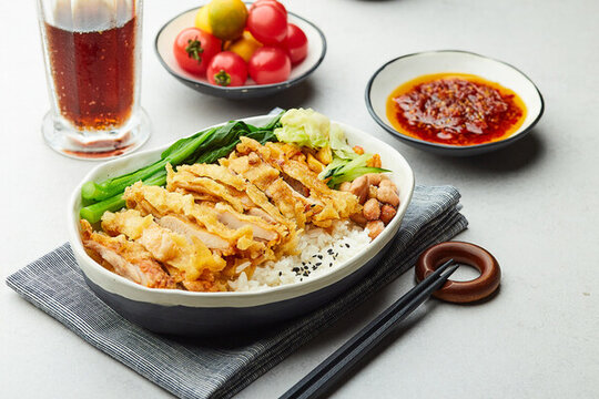 脆皮雞飯拌飯
