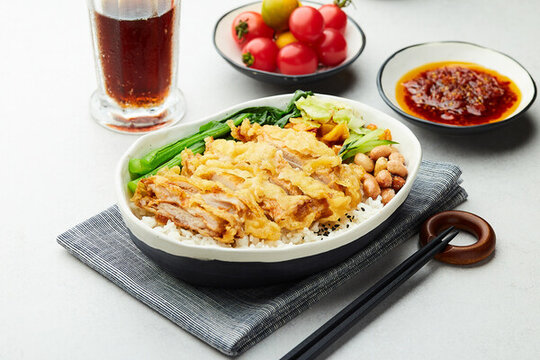 脆皮雞飯拌飯