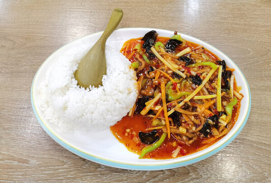 魚香肉絲蓋飯